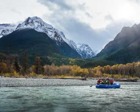 Tweedsmuir Park Lodge Boat Tour