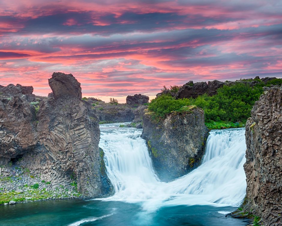 Hjalparfoss Wasserfall