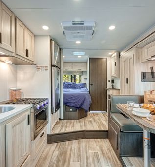 Innenansicht des Road Bear Camper